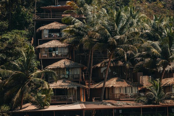 Où loger en Bretagne pour des vacances avec des ateliers de broderie et des excursions en mer?